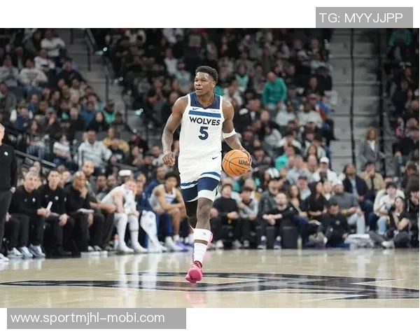 爱德华兹强调防守重要性认为自身表现能提升全队状态 爱德华兹强调防守重要性认为自身表现能提升全队状态