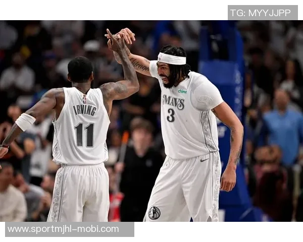 老队友默契配合濃眉果断分球助拉塞尔轻松命中三分 老队友默契配合濃眉果断分球助拉塞尔轻松命中三分