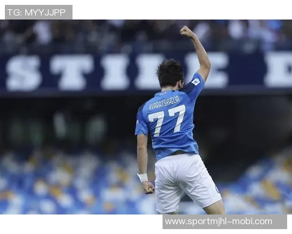 曼联官方宣布边锋转型中卫签下13岁天才后卫索克拉蒂斯